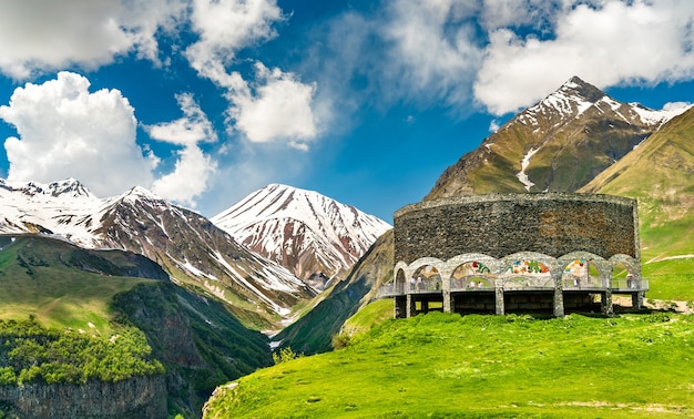 Russland-Georgien-Freundschaftsdenkmal auf der georgischen Heerstraße am Dschwari-Pass, Georgia