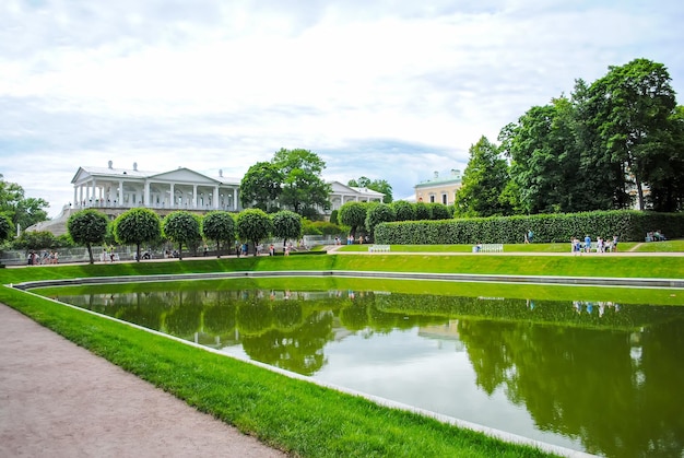 RUSSLAND SAINTPETERBURG Der Alexanderpark empfing nach der Restaurierung Besucher