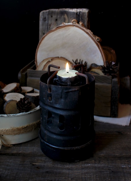Rustikale Kerzenlampe aus Holz