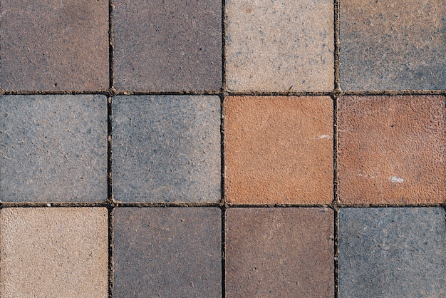 Rustikaler Boden mit quadratischen Terrakottafliesen