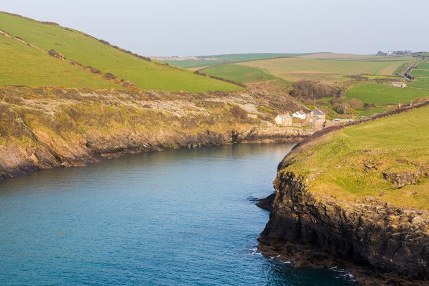 Ruta de la costa suroeste cerca de Port Quin Cornwall