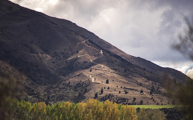 La ruta de la gama de montaña de Nueva Zelanda llega al pico