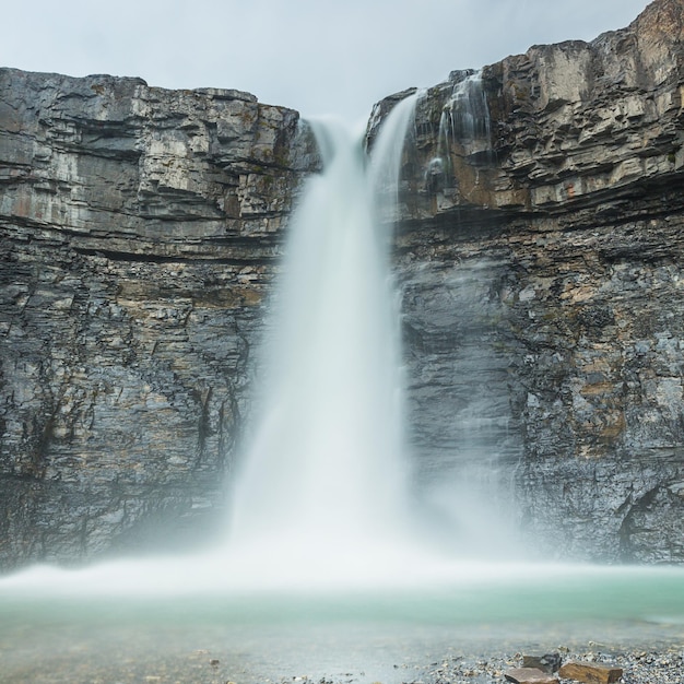 Ruta de senderismo Crescent Falls en Alberta, Canadá