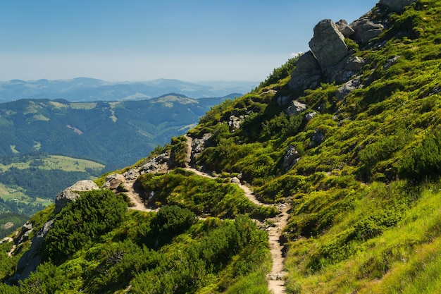 Una ruta a través de las montañas