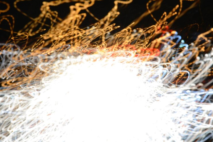 Foto rutas de luz por la noche