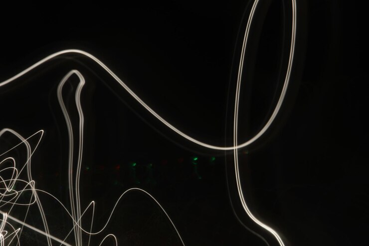 Foto rutas de luz por la noche