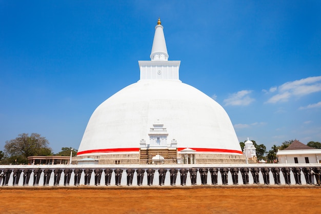 Ruwanwelisaya stupa in Anuradhapura, Sri Lanka