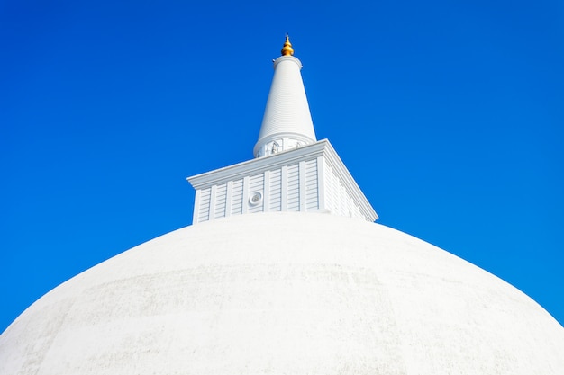 Ruwanwelisaya stupa in Anuradhapura, Sri Lanka