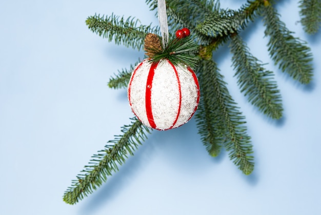 Árvore de Natal bola e abeto, close-up