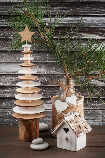 Árvore de Natal de madeira em estilo escandinavo