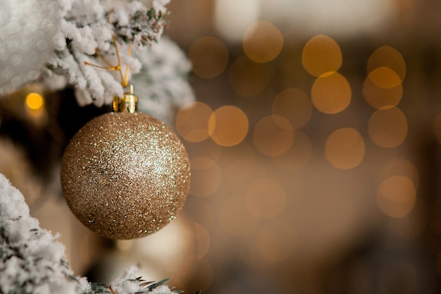 Árvore de natal decorada com enfeites