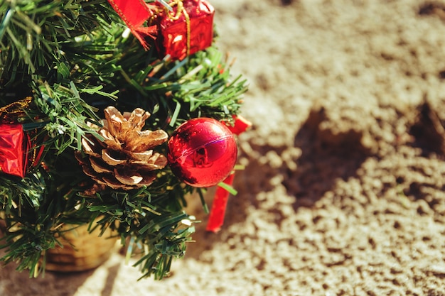 Árvore de Natal na praia