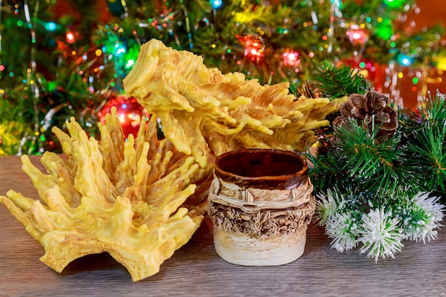 Árvore do ano novo de Sakotis e vela do Feliz Natal