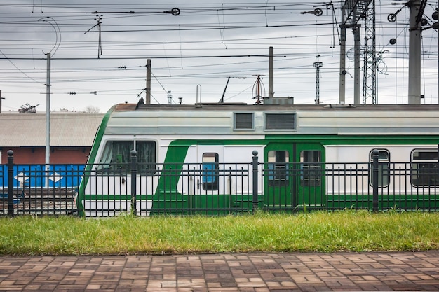 S-Bahn am Bahnhof