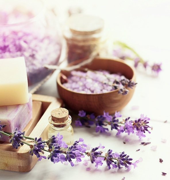 Foto sabonete de lavanda e produtos para spa