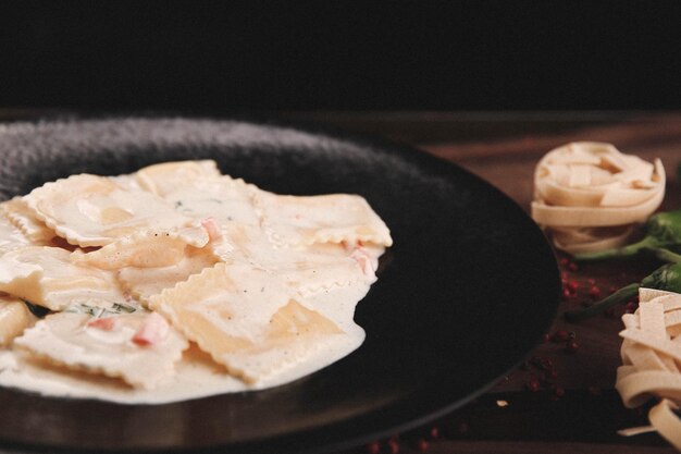 Saborosa e apetitosa massa italiana clássica com um molho delicioso.