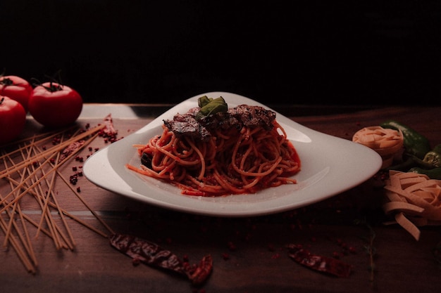 Saborosa e apetitosa massa italiana clássica com um molho delicioso.