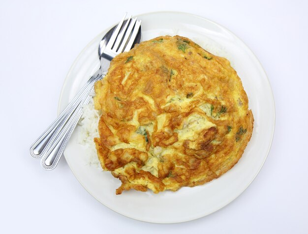 Saborosa omelete e arroz, menu tailandês