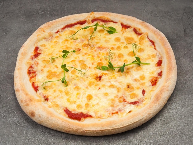 Foto saborosa pizza americana margarita com base de tomate e mussarela