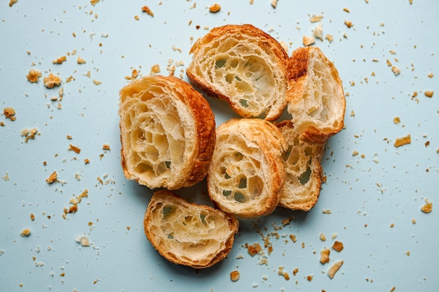 saboroso croissant no café da manhã, comida francesa