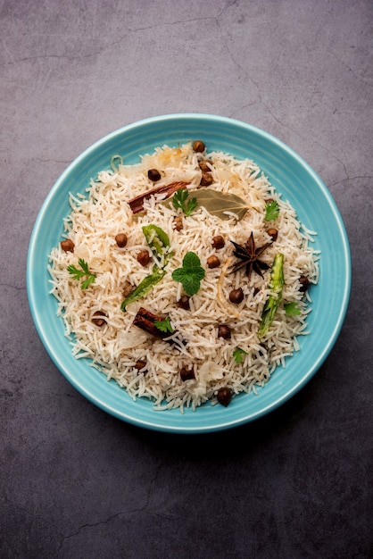 Saboroso picante Chana Pulao ou Pulav ou pilaf cozido com arroz Basmati e grão de bico preto ou branco grão de bico com especiarias