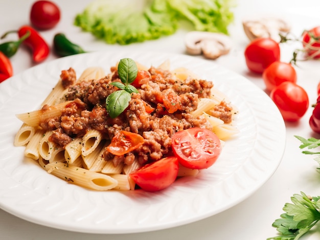 Saboroso prato de macarrão à bolonhesa