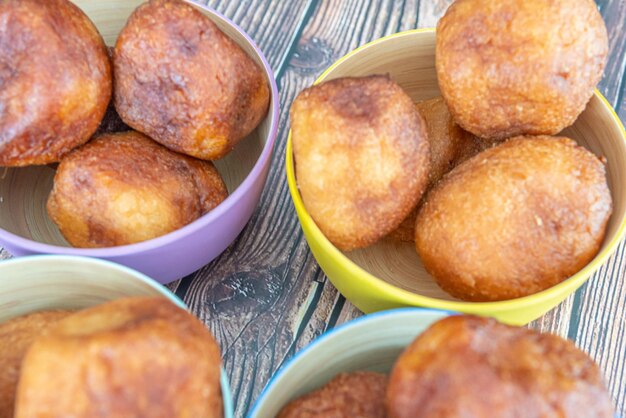 Saboroso sopro nigeriano servido em uma festa pronto para comer