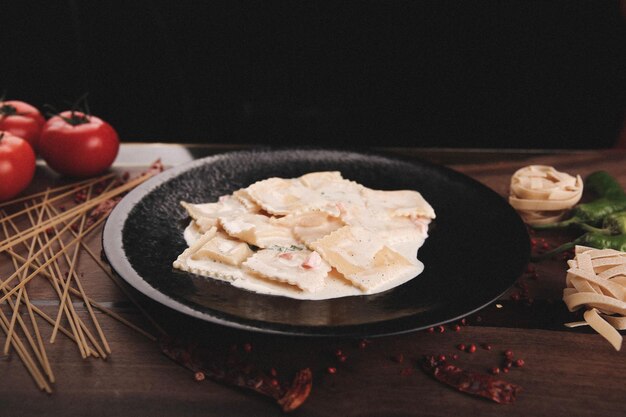 Sabrosa y apetitosa pasta clásica italiana con una deliciosa salsa.