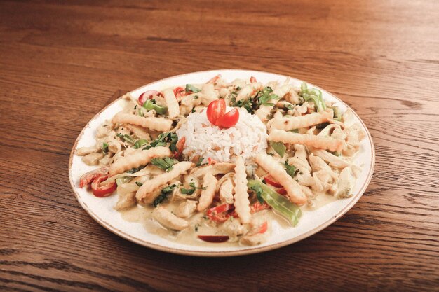 Sabrosa y apetitosa pasta clásica italiana con una deliciosa salsa.