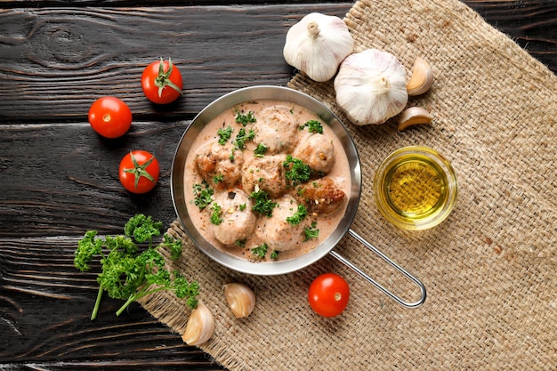 Sabrosa comida de carne y albóndigas de concepto de comida casera