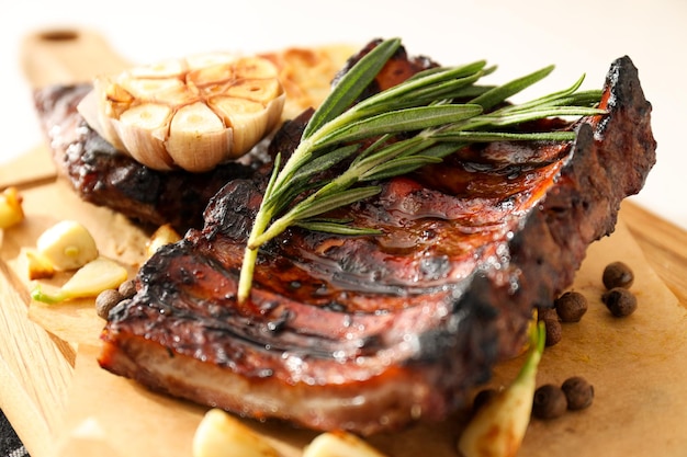 Sabrosa comida frita costillas a la barbacoa sabrosa carne frita