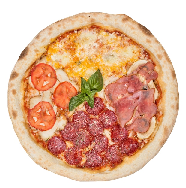 Sabrosa pizza de pepperoni original clásica italiana Vista superior Aislado en blanco