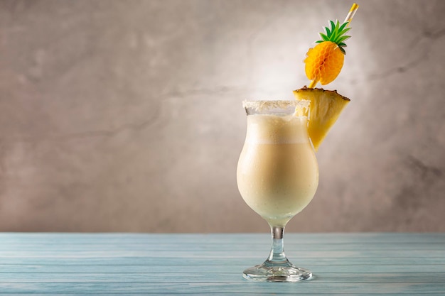 Sabroso cóctel de piña colada congelada