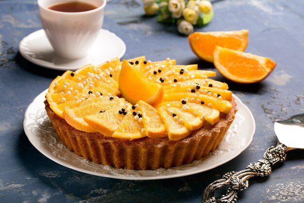 Sabroso pastel de naranja decorado