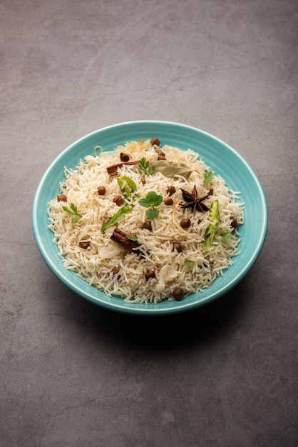 Sabroso picante Chana Pulao o Pulav o pilaf cocido con arroz basmati y garbanzos garbanzos negros o blancos con especias