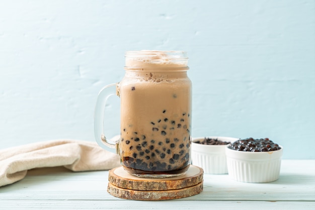 Sabroso té con leche de burbujas o té de boba