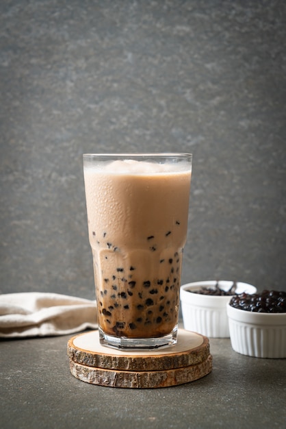 Sabroso té con leche de burbujas o té de boba