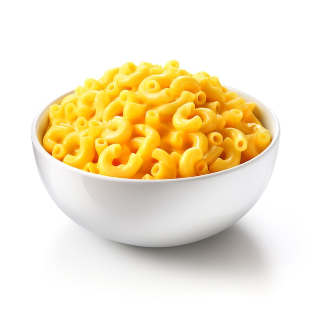 Sabrosos macarrones y queso aislados sobre un fondo blanco