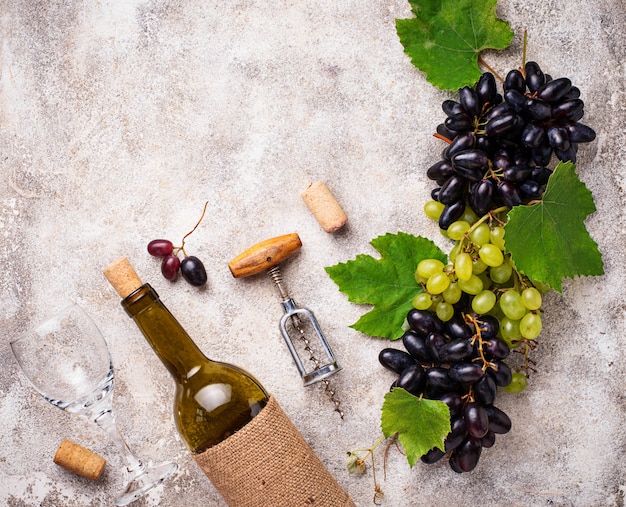 Saca-rolhas de uva, vinho e vintage