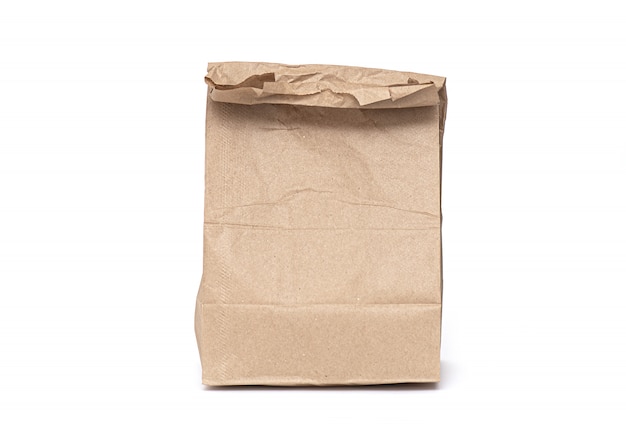 Saco de papel amassado ou saco de almoço isolado