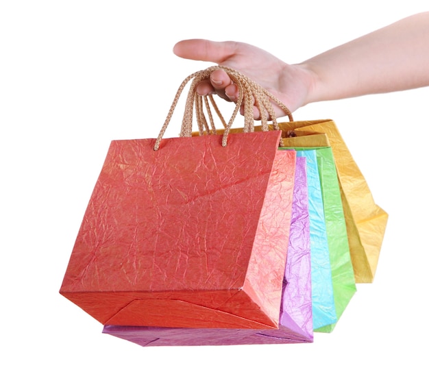 Foto sacolas de compras coloridas na mão feminina isoladas em branco