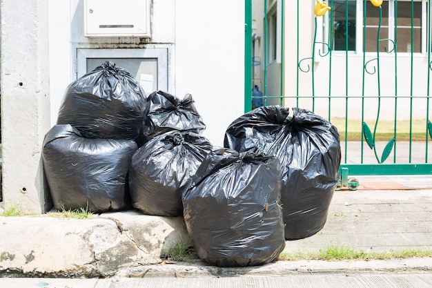 Sacos de lixo de plástico preto