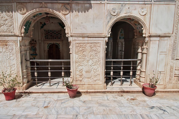 Sadhu Belo un antiguo templo hindú en Sukkur Pakistán