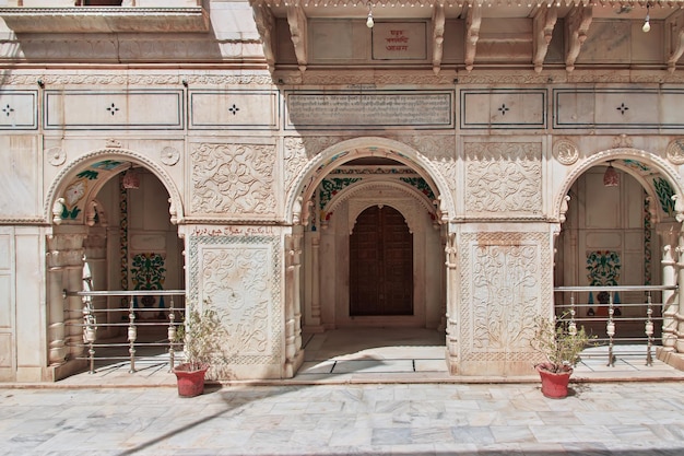 Sadhu Belo, um antigo templo hindu em Sukkur, Paquistão