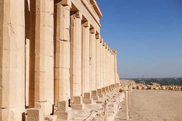 Säulen des Totentempels der Hatschepsut in der Nähe des Tals der Könige Luxor Ägypten