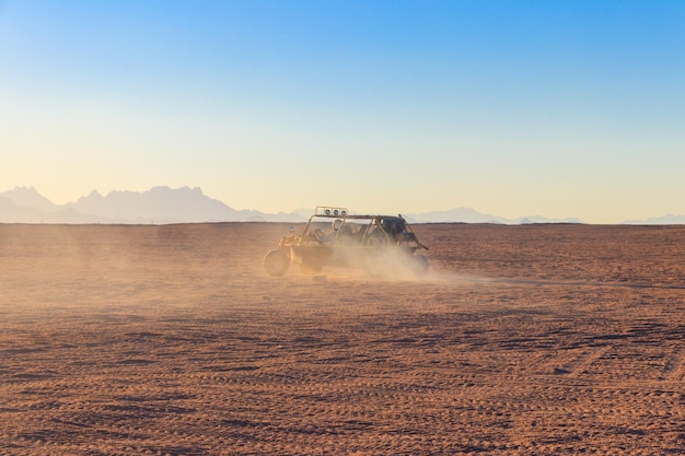 Safari-Trip durch die ägyptische Wüste mit Buggy-Autos