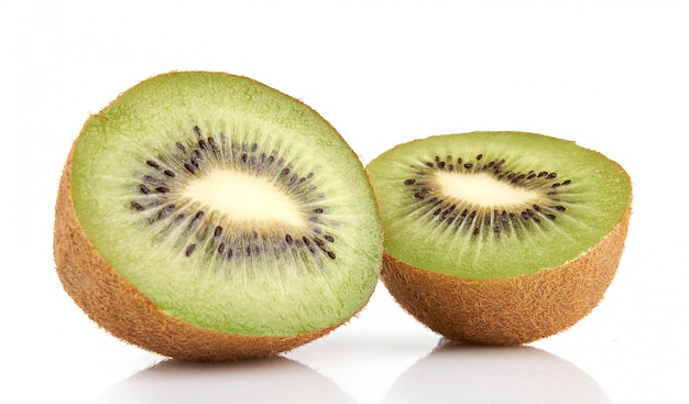 Saftige Kiwi isoliert