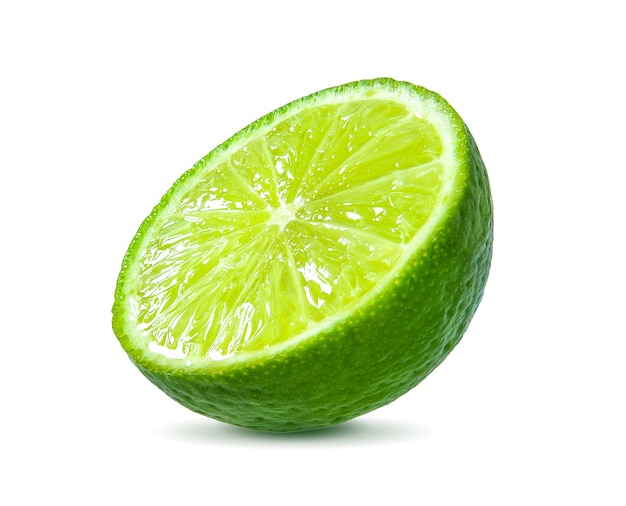 Saftige Limettenscheibe isoliert