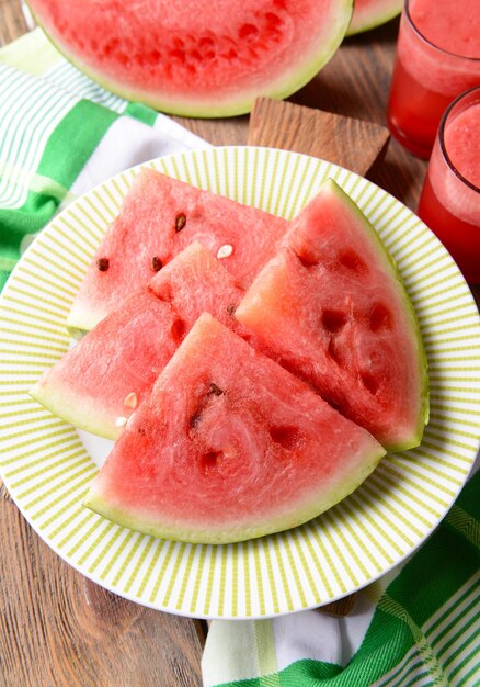 Saftige Wassermelone auf dem Tisch in der Nähe