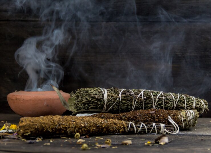 Sahumos, inciensos artesanales elaborados con hierbas y flores, Para rituales de limpieza